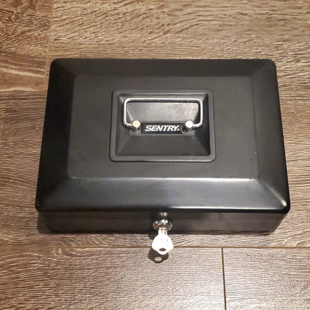 Cash Box - Metal Sentry Money Box Black with Key - Safe
